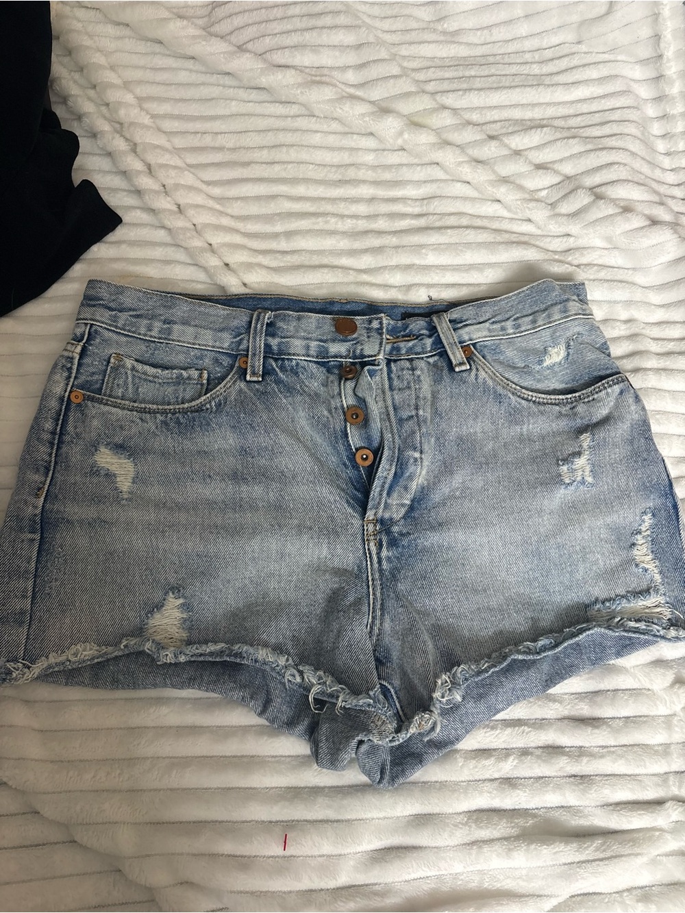 Light Wash Distressed Denim Shorts - Casual High-Rise Style